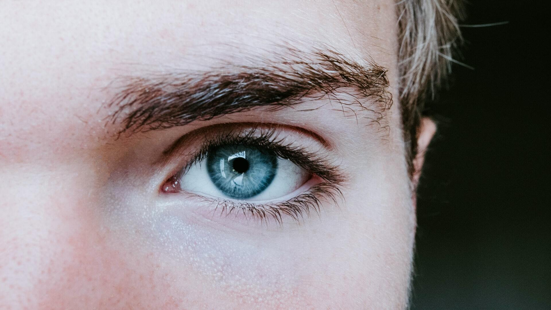 Verdes olhos que fazem lembrar